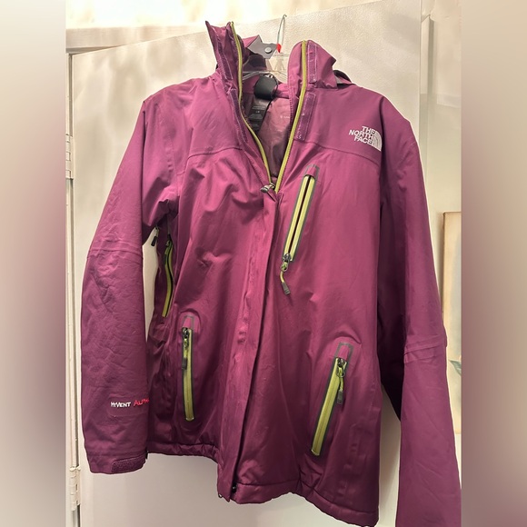 Women’s Northface Snow Jacket - Picture 3 of 5